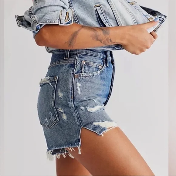 AGOLDE Parker cut off denim shorts 2,5” - Picture 4 of 13